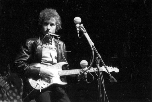 Bob Dylan’s Most Famous Guitar Is Going Up For Auction - The Strut